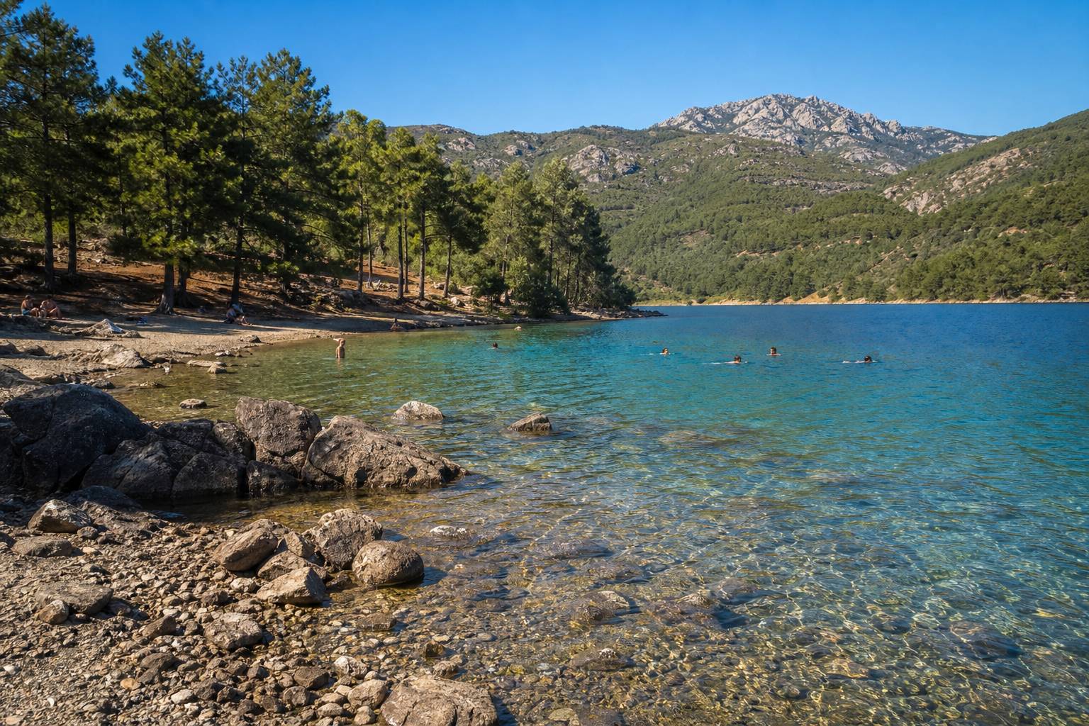 Lagos donde bañarse en verano en España: selección de zonas naturales y consejos de acceso